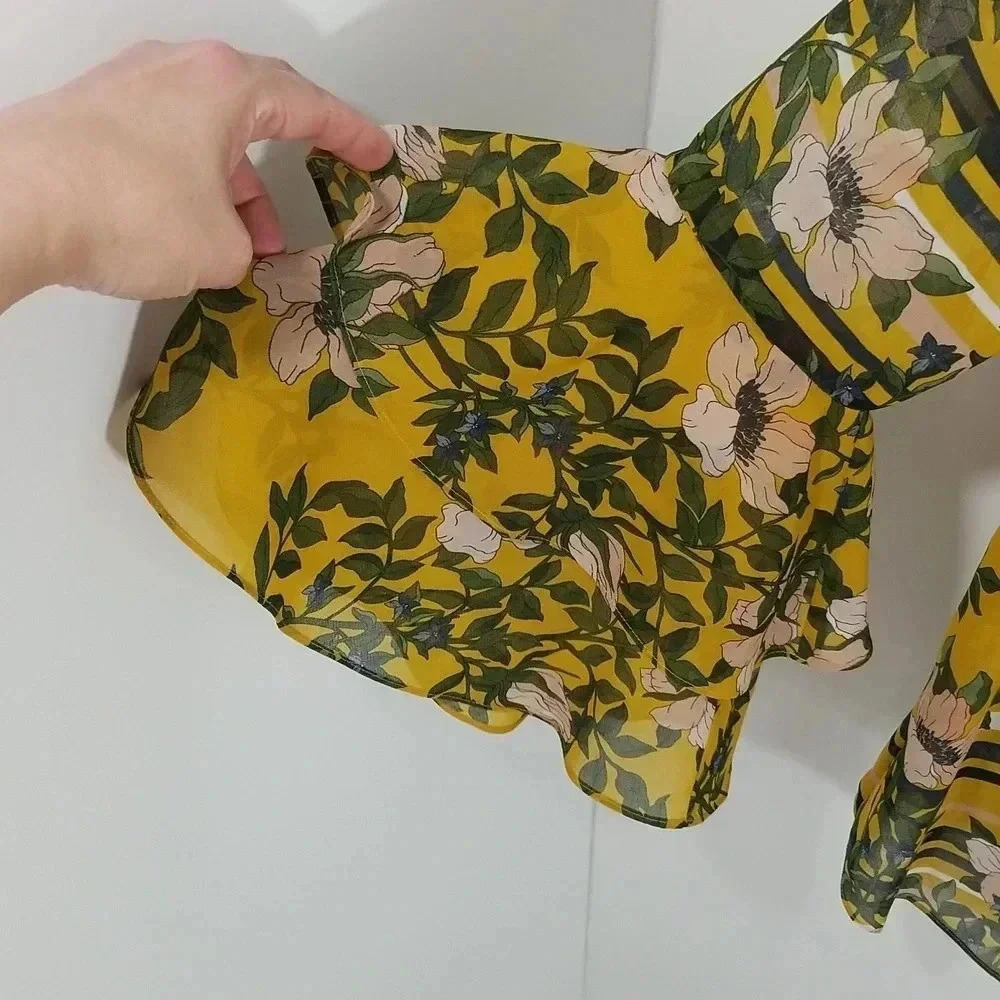{CAbi} Women Style #5518 Spring Scene Bell Sleeves Blouse - Size Small - Picture 7 of 14